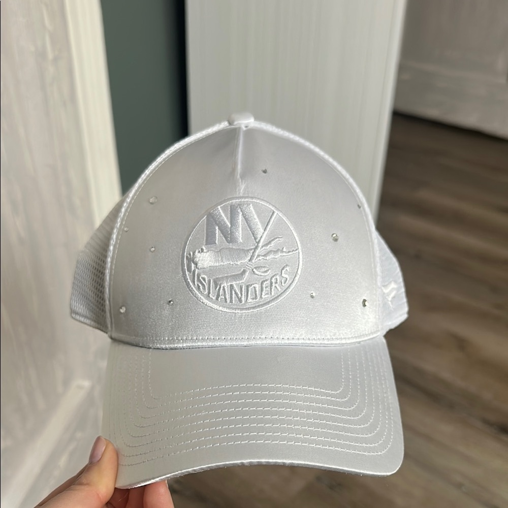 NY Islanders White Baseball Cap